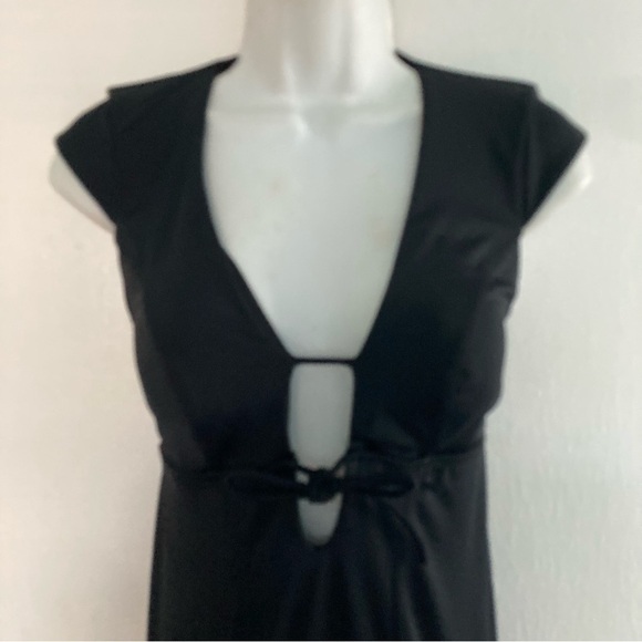 Time & Tru Women’s One Piece Plunge Neckline Swim Suit S 4 6 Black - Picture 8 of 12